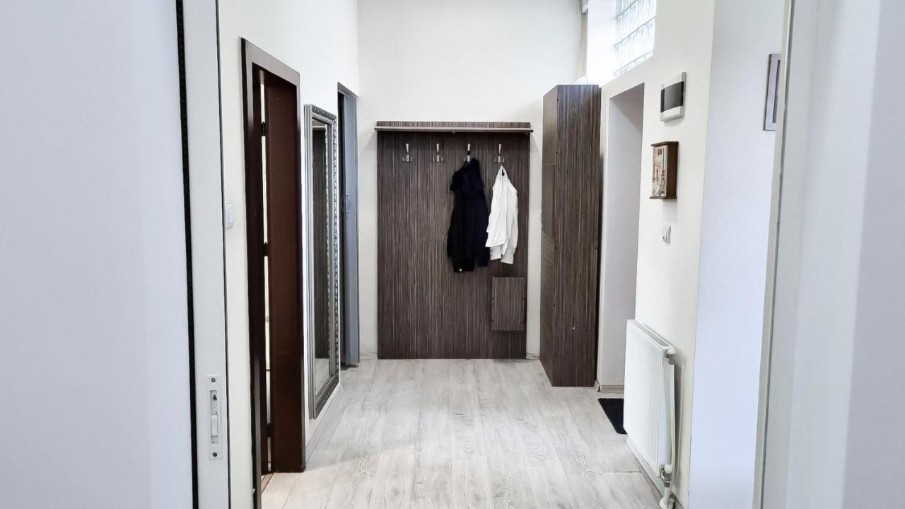 Simi Central Apartment Oradea Exterior foto